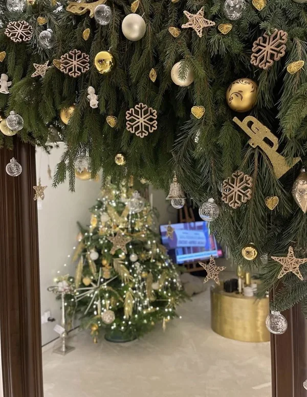 Decor floral pentru eveniment: aranjamente de masa si accente verzi