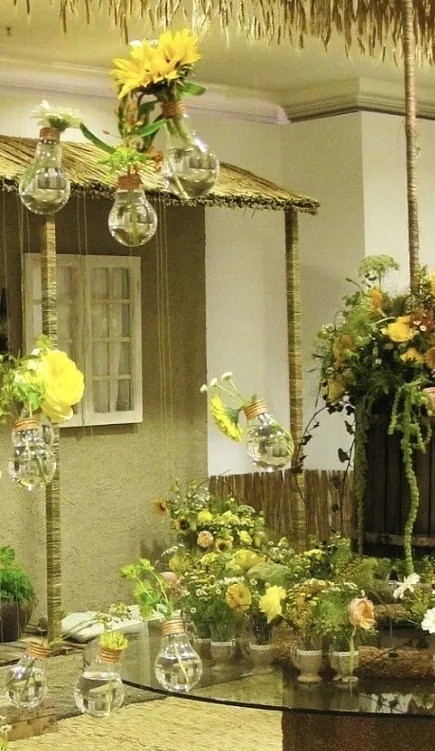 Decor floral pentru eveniment: aranjamente de masa si accente verzi