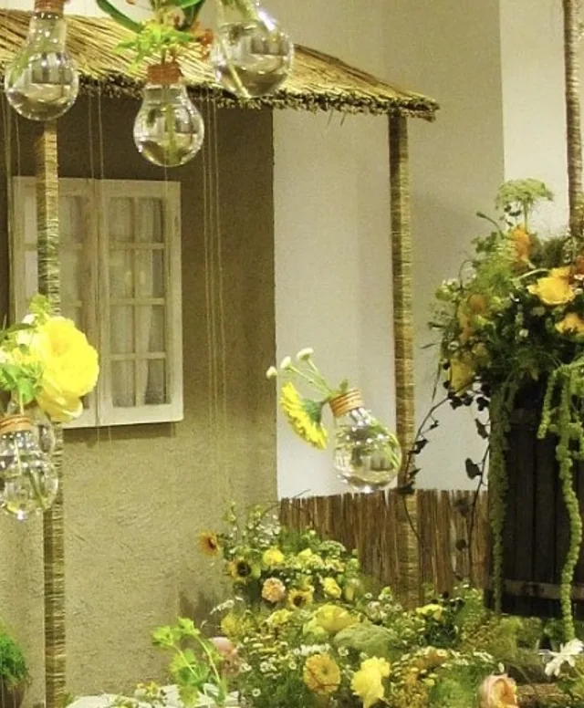 Decor de primavara cu flori proaspete si culori luminoase