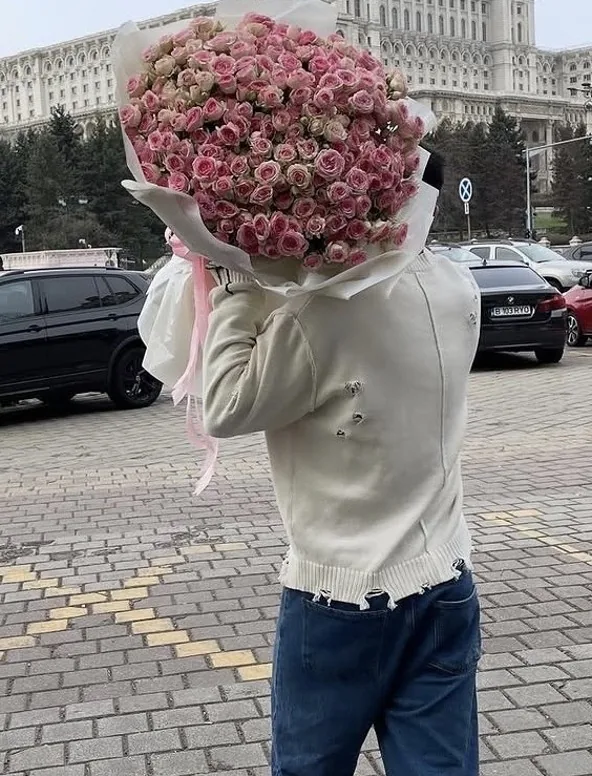 Decor de primavara cu flori proaspete si culori luminoase