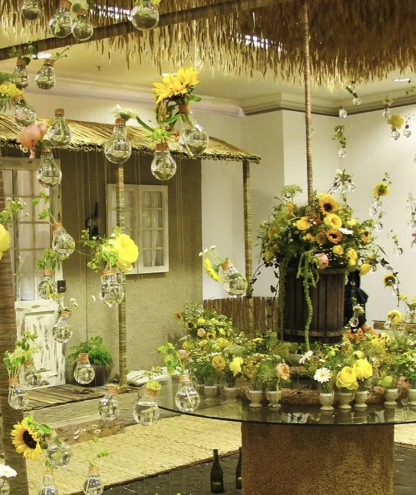 Decor de primavara cu flori proaspete si culori luminoase